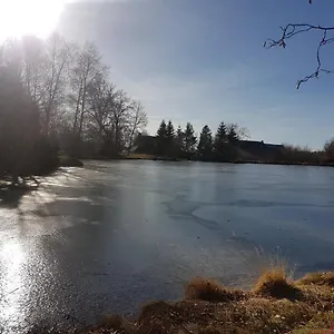 Hébergement de vacances Fermette Typique Auvergnate Dans Son écrin D'eau Et De Verdure, Saint-Donat